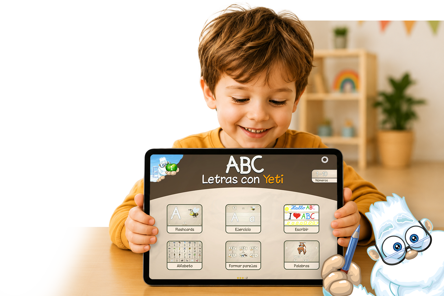 Niño sonriendo mientras utiliza la aplicación educativa ABC con Yeti en un iPad para aprender letras, escritura, lectura y números con la ayuda del simpático Yeti.